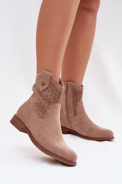 Bottes pour femmes avec des talons larges avec des éléments ajourés S.Barski HY61-8025 beige