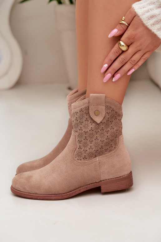 Bottes pour femmes avec des talons larges avec des éléments ajourés S.Barski HY61-8025 beige