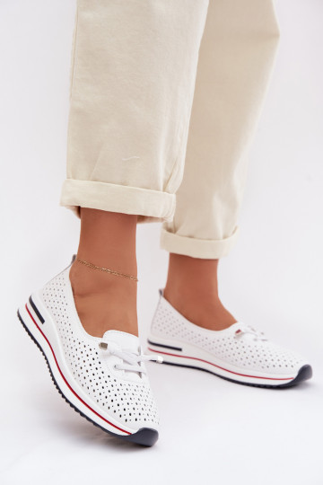 Peau avec des éléments ajourés chaussures Féminin S.Barski LR61-7044 couleur blanche 2