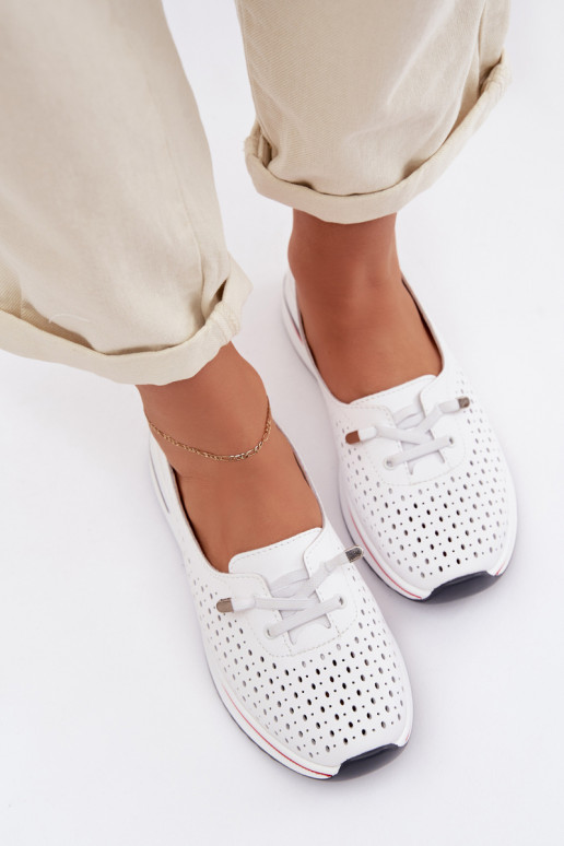 Peau avec des éléments ajourés chaussures Féminin S.Barski LR61-7044 couleur blanche