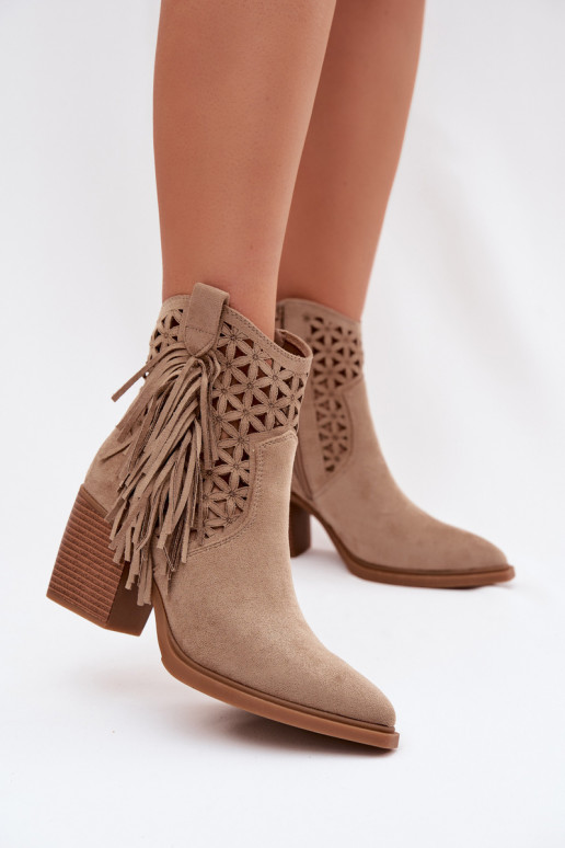Bottes ajourées style coÀ-boy Féminin avec des talons avec des franges beige Calissey