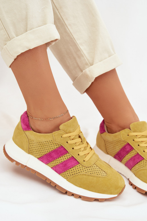Chaussures modèle baskets FémininActivéturalnego en daimu couleur jaune Il fautrceline