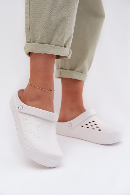 Chaussons Sabots Féminin Pantoufles légères Big Star TT274A081 couleur blanche