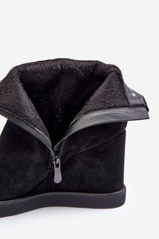 en daim réchauffer Bottes Sur un coin avec des ornements couleur noire Vere