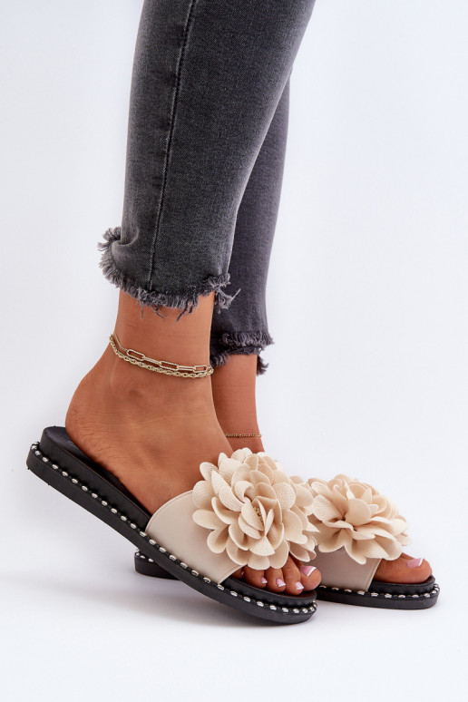 Pantoufles pour femmes Ozdobione avec des motifs florauxami beige Cellanen