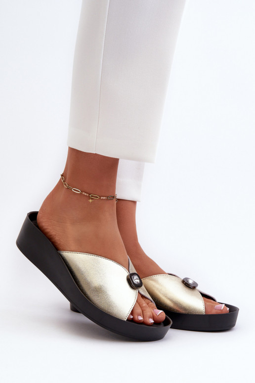 Pantoufles en cuir Féminin avec des ornements couleur dorée S.Barski KV27-027