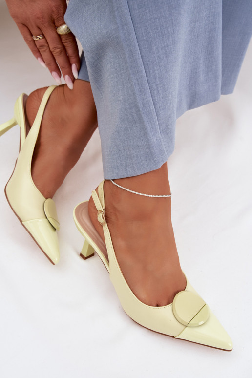 Sandales pour femmes avec des talons fins Avec des décorations Detalem couleur jaune Il fautriae