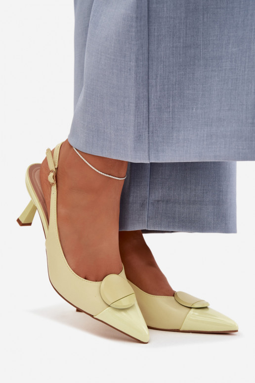 Sandales pour femmes avec des talons fins Avec des décorations Detalem couleur jaune Il fautriae