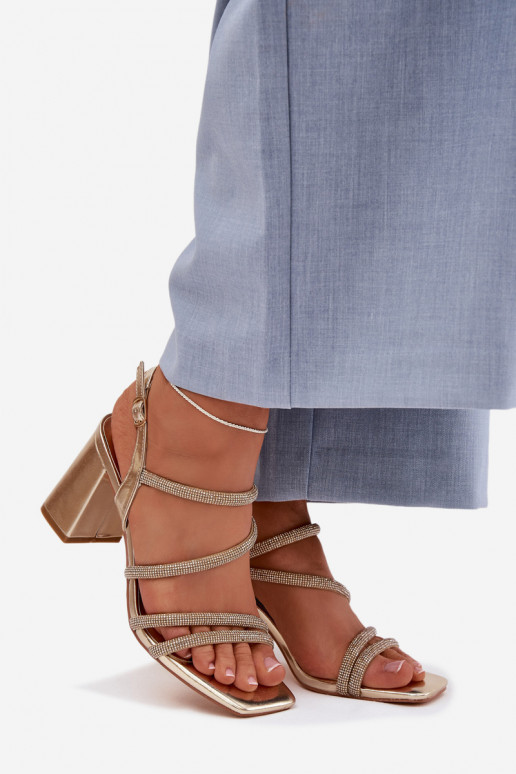 Sandales à talons hauts pour femme avec des bandes Et des zircons couleur dorée Brelia