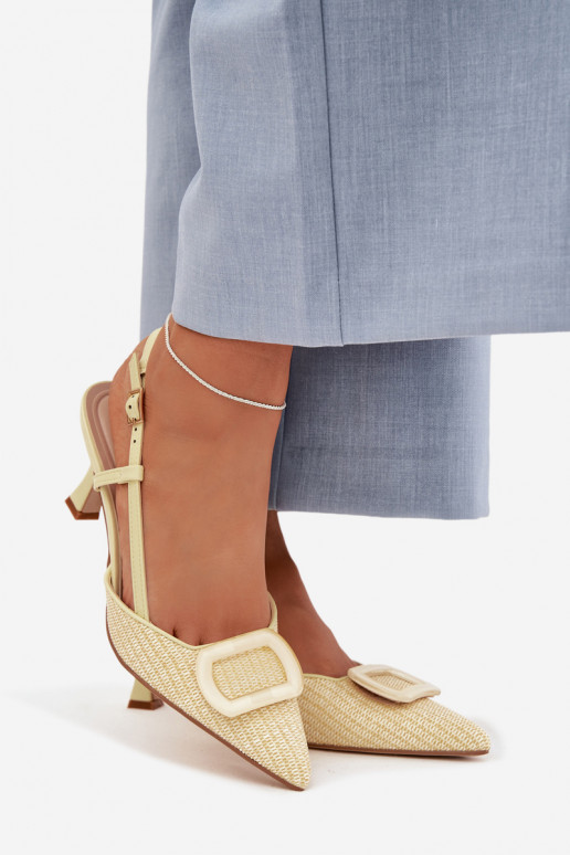 Sandales pour femmes avec des talons Avec des décorations Élément couleur jaune Eslina