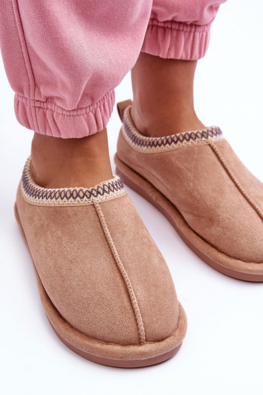 Féminin en daim chaussons avec un manteau de fourrure beige Polinna