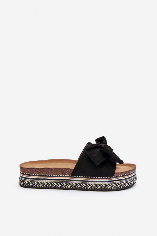 Pantoufles pour femmes avec une plateforme avec des rubans couleur noire Evatria