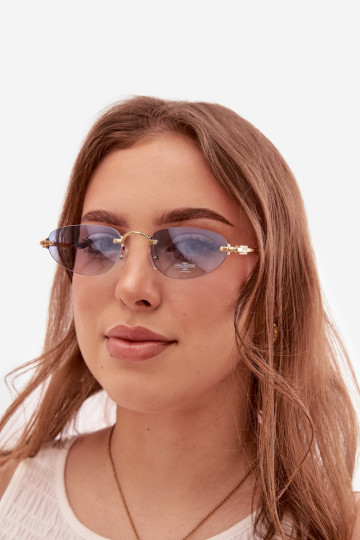 Des lunettes de soleil Féminin couleur bleue 2