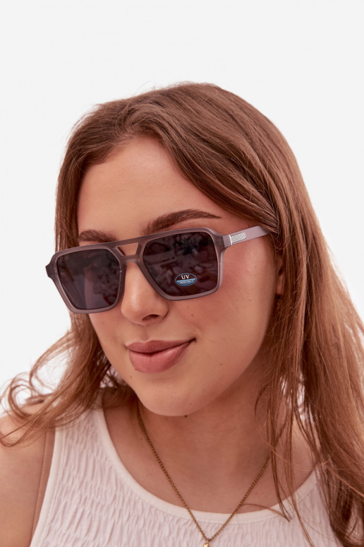 Des lunettes de soleil Féminin Ze couleur argentm Detalem couleur grise