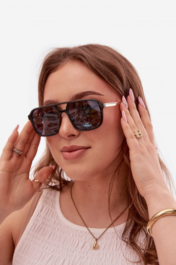 Des lunettes de soleil FémininFiltrem UV couleur noire 2