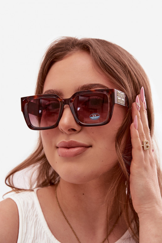 Des lunettes de soleil Féminin marron foncé