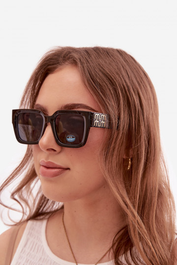 Des lunettes de soleil Féminin couleur noire 2