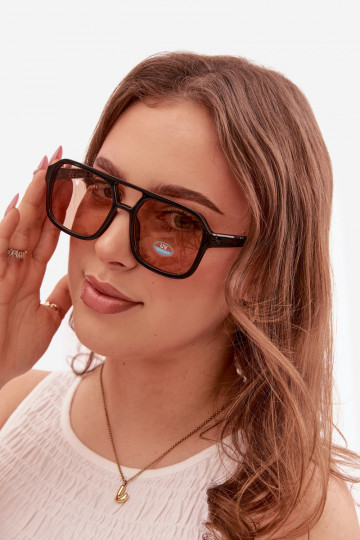 Des lunettes de soleil Féminin noir et marron 2