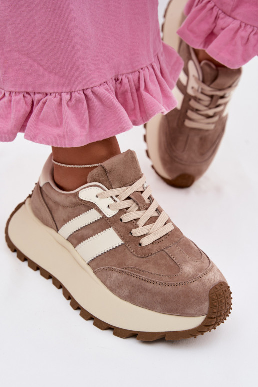 Chaussures modèle baskets en daim avec une plateforme D&A GR61-5986 beige