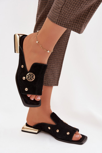 Mules en daim avec décorations dorées D&A CR61-3061 couleur noire
