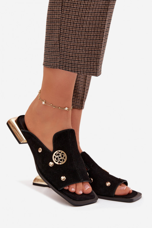 Pantoufles de Suèdes Ze couleur doréemi Ozdobami D&A CR61-3061 couleur noire