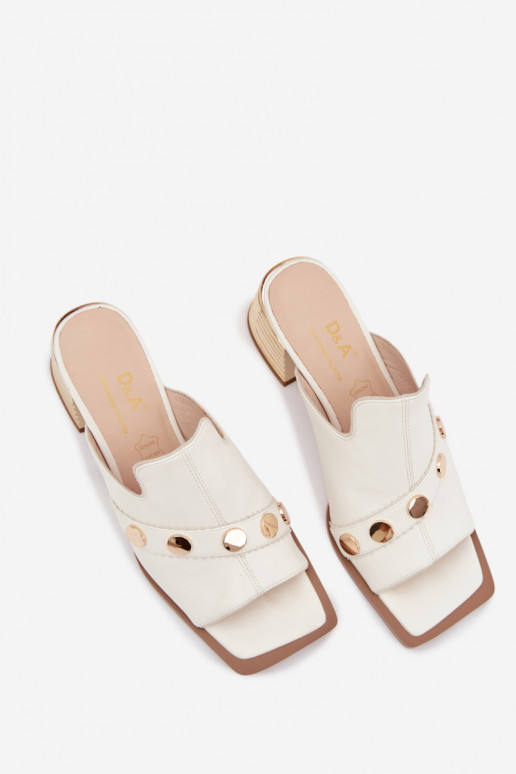 Pantoufles en cuir avec des talons avec des talons décorés D&A CR61-3063 couleur blanche