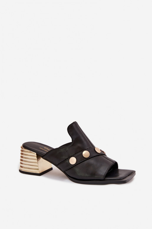 Pantoufles en cuir avec des talons avec des talons décorés D&A CR61-3063 couleur noire