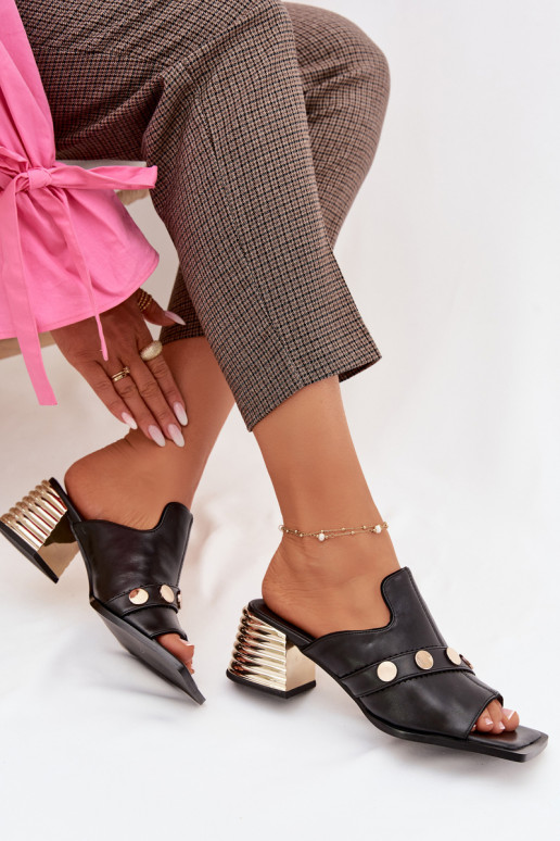 Pantoufles en cuir avec des talons avec des talons décorés D&A CR61-3063 couleur noire