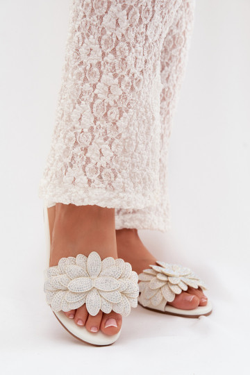 Chaussons Appartement pour femmes Avec décoration couleur blanche Grelora 2