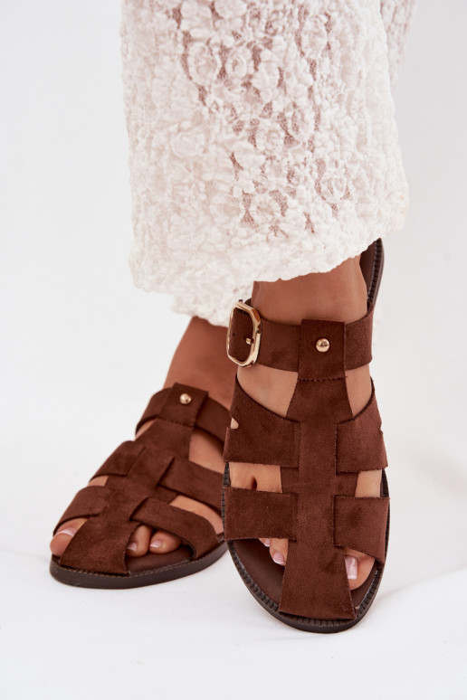 Pantoufles pour femmes avec des talons larges avec des bandes I Złotą avec boucles marron Elzora