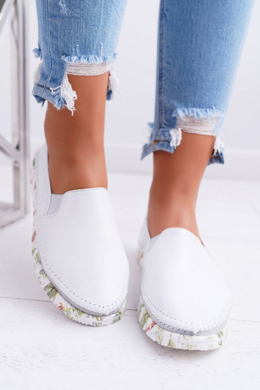 Féminin chaussures Il fautciejka Un modèle convaincant Peau couleur blanche 03512-11