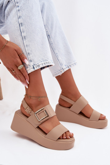 Sandales pour femmes avec une plateforme Avec des décorations Detalem beige Nelira