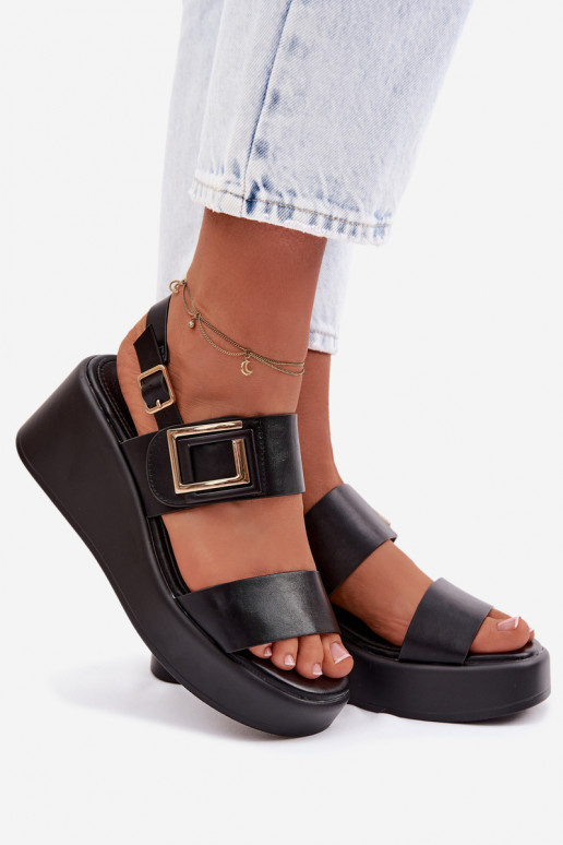 Sandales pour femmes avec une plateforme Avec des décorations Detalem couleur noire Nelira