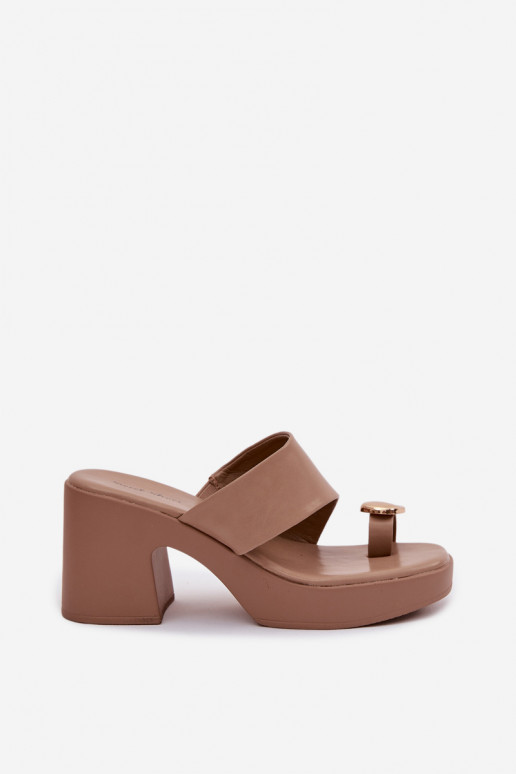 Pantoufles pour femmes Activé SłupkoÀym Obcasie Ze couleur doréem Detalem beige Sinora