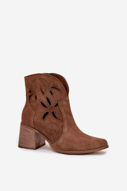 Bottes pour femmes avec des éléments ajourésActivéturalnego en daimu avec des talons Zazoo 3690 marron