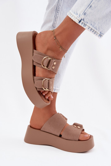 Chaussons pour femmes avec plateforme et boucles dorées couleur sable Nelirae