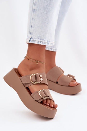 Chaussons pour femmes avec plateforme et boucles dorées couleur sable Nelirae 2