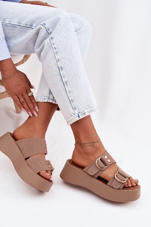 Pantoufles pour femmes avec une plateforme Ze couleur doréemi avec bouclesmi beige Nelirae