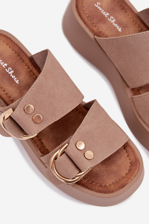 Pantoufles pour femmes avec une plateforme Ze couleur doréemi avec bouclesmi beige Nelirae