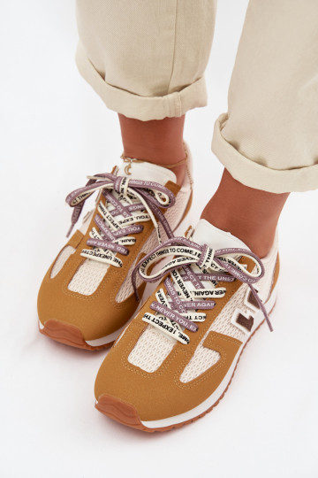 Chaussures modèle baskets Féminin Avec des décorations Laçagem couleur jaune Henira