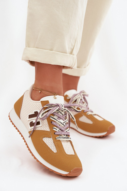 Chaussures modèle baskets Féminin Avec des décorations Laçagem couleur jaune Henira