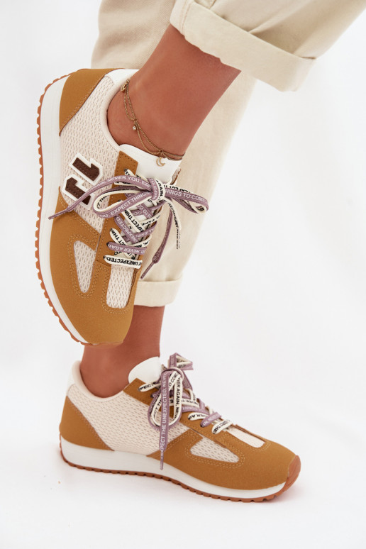 Chaussures modèle baskets Féminin Avec des décorations Laçagem couleur jaune Henira