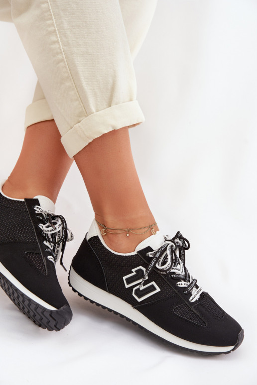 Chaussures modèle baskets Féminin Avec des décorations Laçagem couleur noire Henira