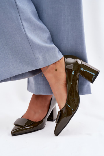 Chaussures avec effet vernis et talons ornés couleur chaki Isoline 2