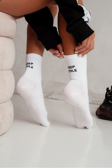 Chaussettes pour femmes avec inscription Keep Smile couleur blanche