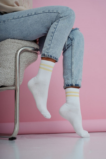 Chaussettes fines pour femmes avec rayures couleur blanc-jaune