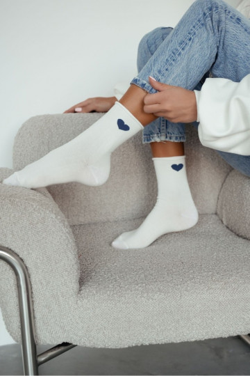 Chaussettes Féminin couleur ivoire Pas de pressionbleu foncém avec des coeursm