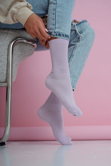 Chaussettes pour femmes avec des motifs violet pastel