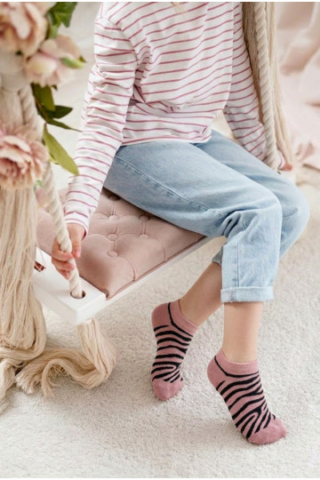 Chaussettes pour enfants roses avec des zèbres