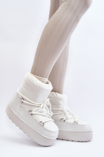 Bottes de neige blanches avec des détails stylés pour femmes 2